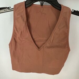 Garage cropped stretchy tank top with ribbed detailing in mauve :)